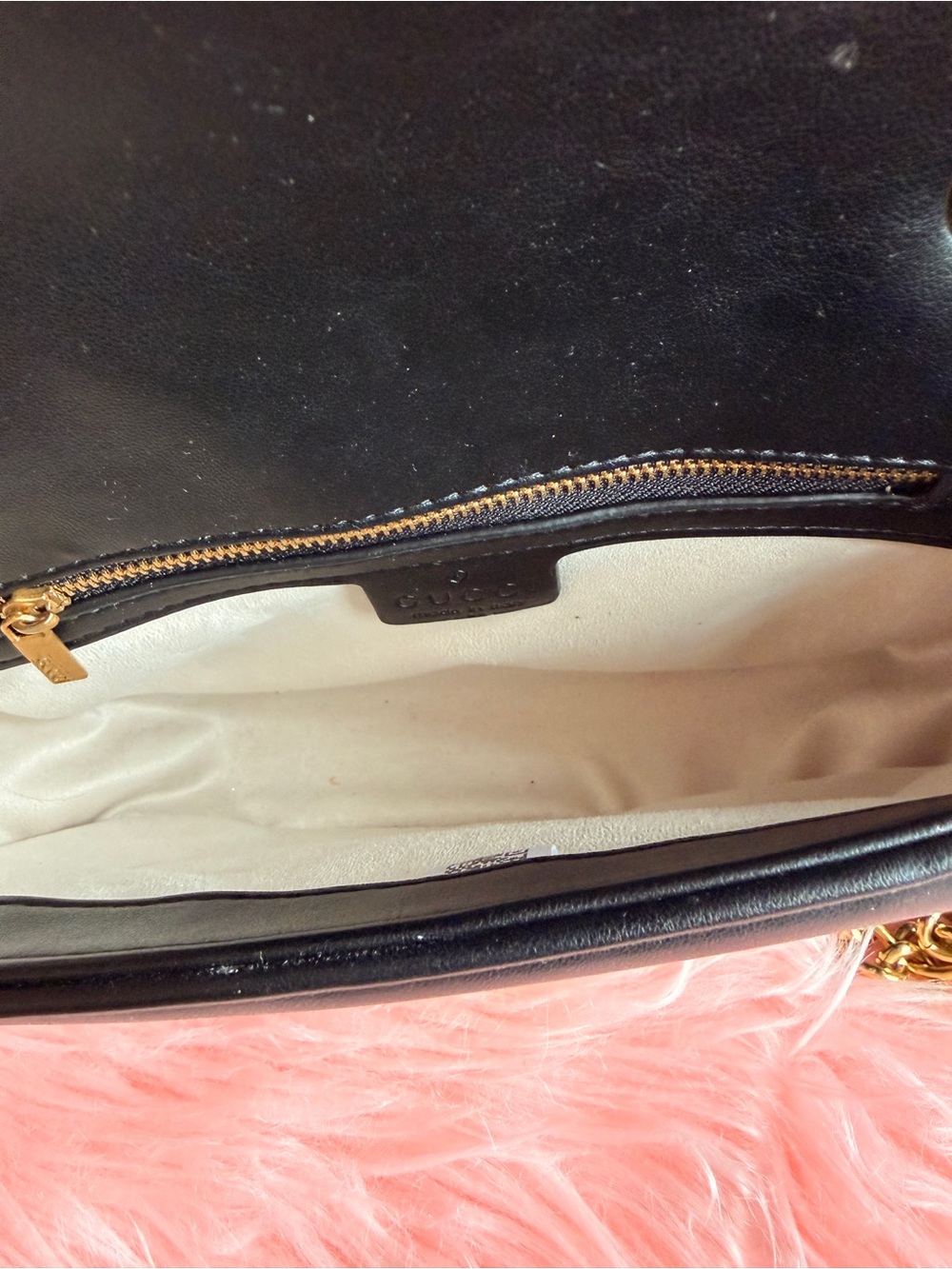 Gucci Black Leather Shoulder Bag with Gold Double G Chain - Picture 5 of 10